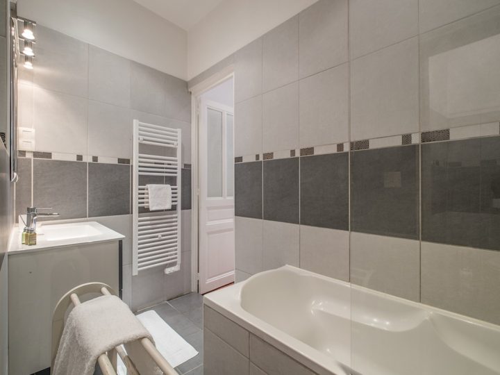 Holiday Letting on the French Rivera - Bathroom