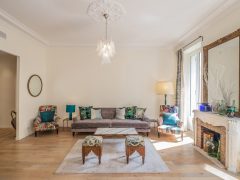 Exclusive holiday rentals on the French Rivera - Living area