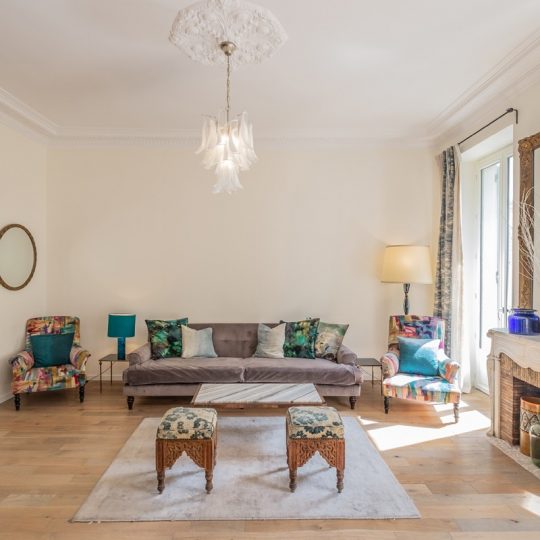 Exclusive holiday rentals on the French Rivera - Living area