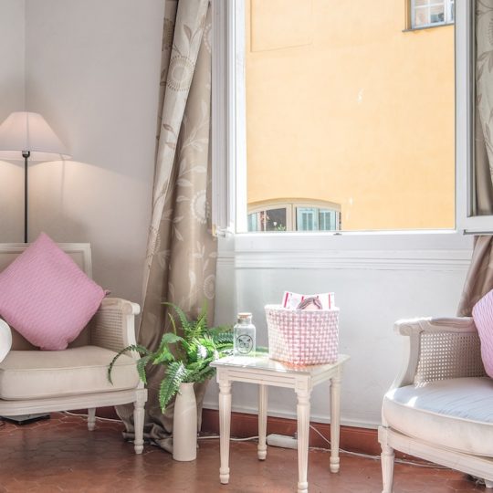5 Star holiday rentals on the French Rivera - Two arm chairs