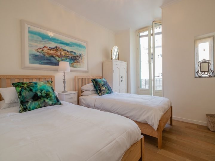 Holiday lets Nice - Twin bedroom