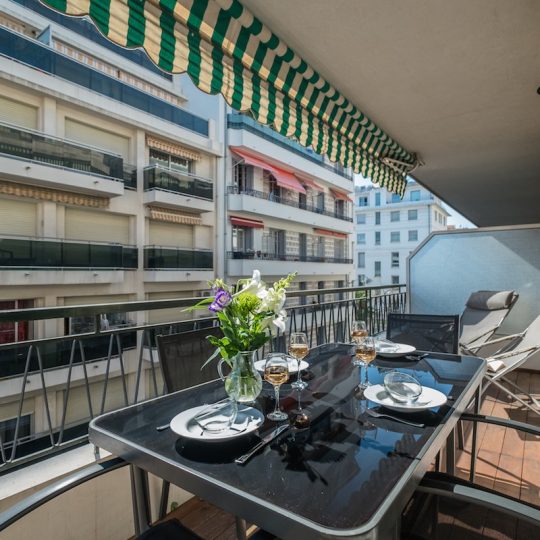 Holiday houses Nice - Balcony table