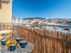 5 Star holiday houses on the French Rivera - Breakfast on balcony table