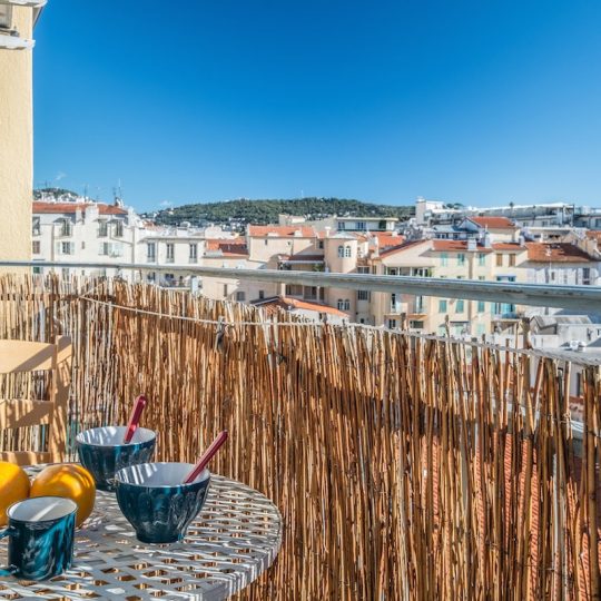5 Star holiday houses on the French Rivera - Breakfast on balcony table