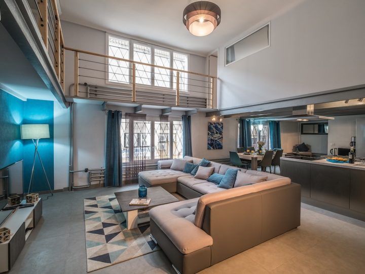 Exclusive holiday lets on the French Rivera - kitchen living and dining