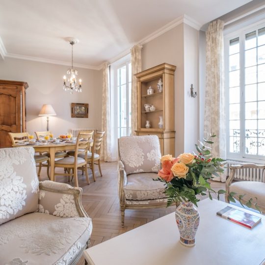 Holiday Villas on the French Rivera - Living area