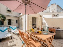 5 Star holiday houses on the French Rivera - Terrace table and chairs