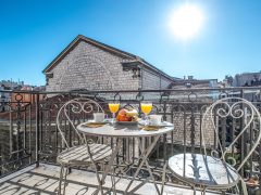 Holiday Letting on the French Rivera - Breakfast on balcony table