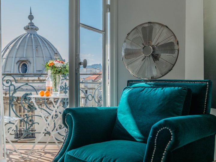 5 Star holiday letting on the French Rivera - Armchair close up