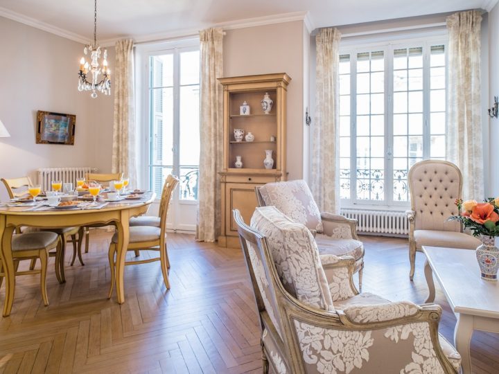 Holiday homes on the French Rivera - Living and dining room