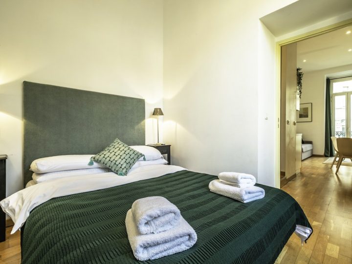 Holiday Letting on the French Rivera - towels on bed