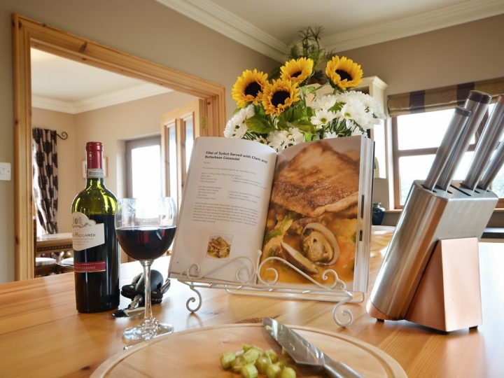 Holiday rentals Kerry - Cookbook and wine