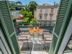 5 Star holiday letting on the French Rivera - Balcony table