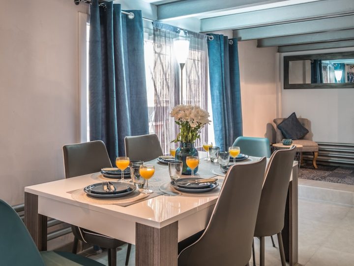 Holiday homes on the French Rivera - Dining table