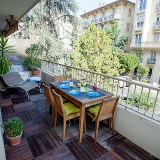 5 Star holiday houses on the French Rivera - Balcony table and chairs