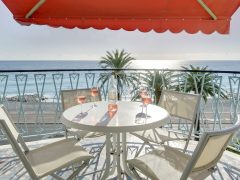 Luxury holiday rentals on the French Rivera - Outside table looking onto Promenade des Angalis