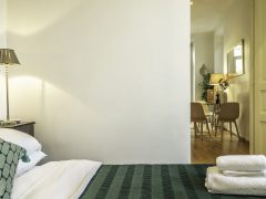 Holiday rentals on the French Rivera - towels on Bedroom
