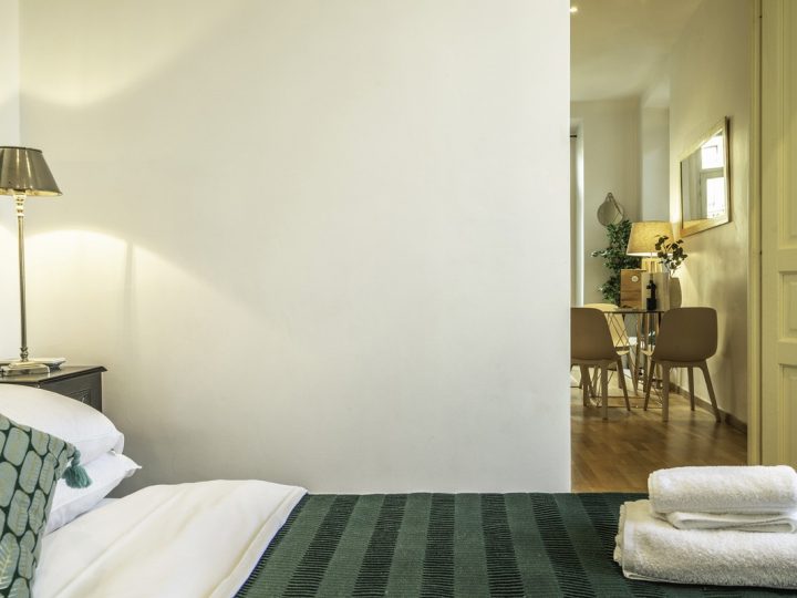 Holiday rentals on the French Rivera - towels on Bedroom