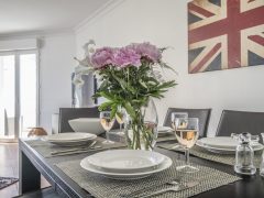 Holiday Letting Antibes - Plates and glasses on dining table