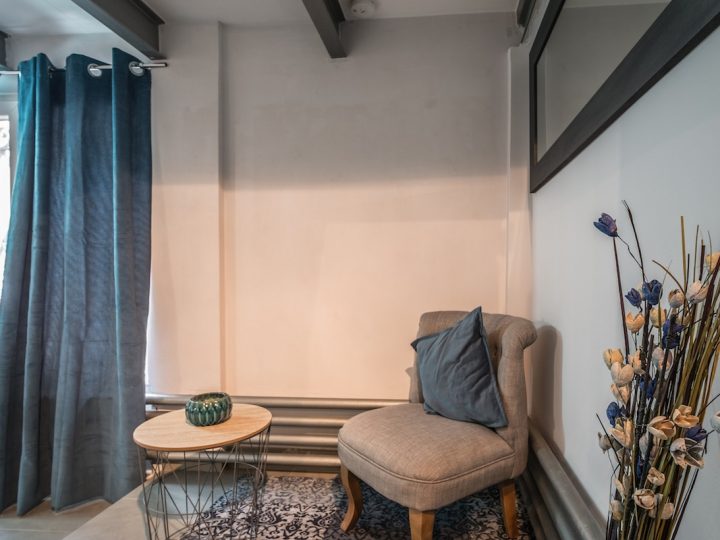 Holiday rentals on the French Rivera - Chair and coffee table