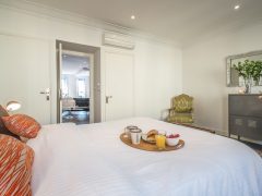 Exclusive holiday lets on the French Rivera - Breakfast on bed