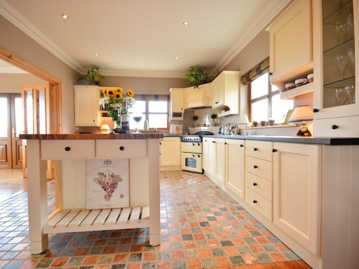Holiday Homes Ireland - Kitchen