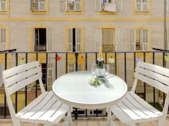 Exclusive holiday lets on the French Rivera - Champagne and glasses on balcony table