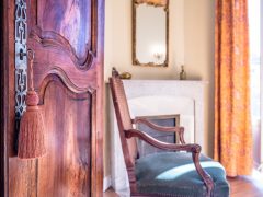 5 Star holiday letting on the French Rivera - Chair in bedroom close up