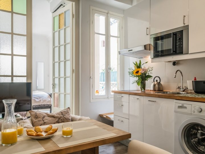 Luxury holiday letting on the French Rivera - Kitchen diner