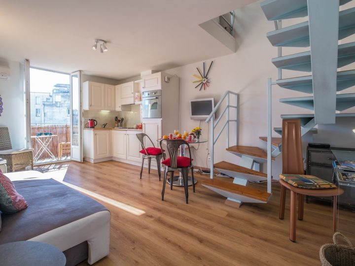 Luxury holiday rentals on the French Rivera - Open plan living area