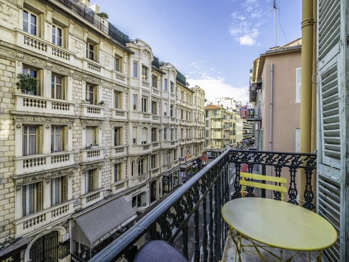 Holiday Letting Nice - Balcony table and chair