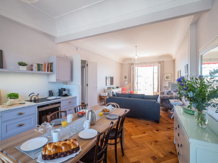 Exclusive holiday letting on the French Rivera - Kitchen diner