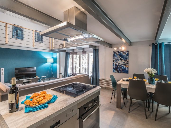 Exclusive holiday houses on the French Rivera - Kitchen living and dining