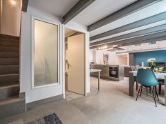 Exclusive holiday rentals on the French Rivera - Dining into bathroom