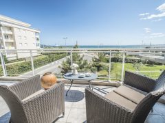 Exclusive holiday rentals Antibes - Balcony chairs with sea view