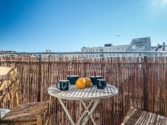 Exclusive holiday lets on the French Rivera - Table and chairs on balcony