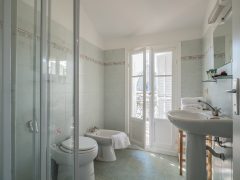 Holiday Letting on the French Rivera - Bathroom