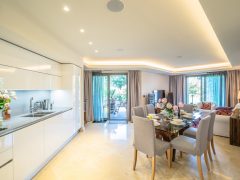 Exclusive holiday lets Antibes - Kitchen living and dining