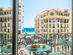 Luxury holiday lets on the French Rivera - Breakfast on balcony table