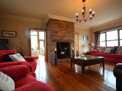 Exclusive holiday houses on the Wild Atlantic Way - Fireplace and lounge