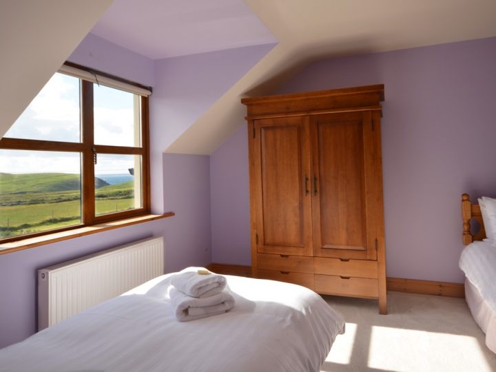 Exclusive holiday rentals on the Wild Atlantic Way - Twin bedroom