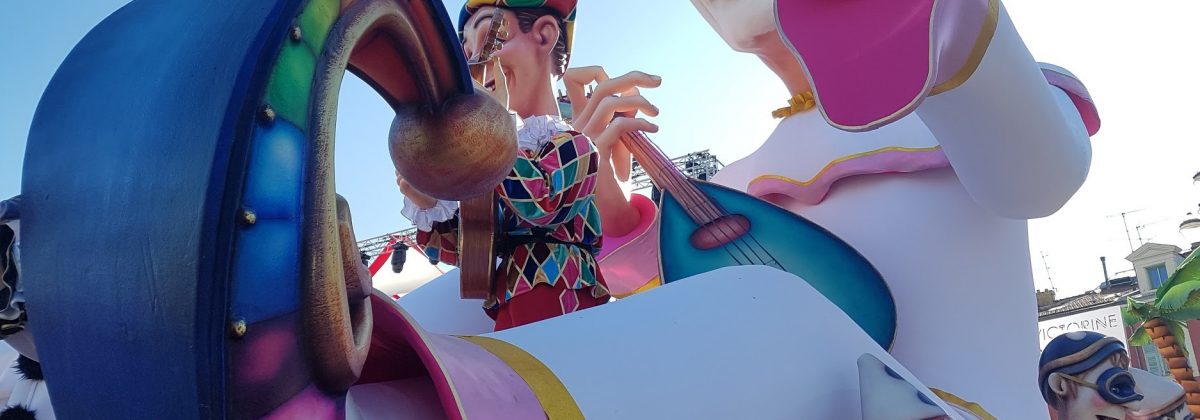 Holiday Lets on the French Riviera - Carnival float