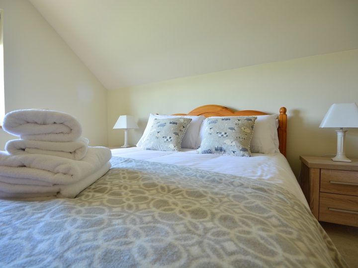 Exclusive holiday rentals Kerry - Towels on bed