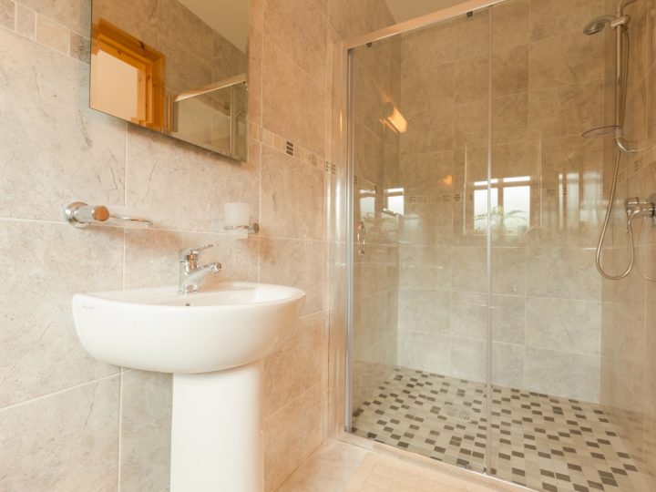 Exclusive holiday houses Kerry - Walk in shower