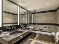 Luxury holiday letting Antibes - Bathroom