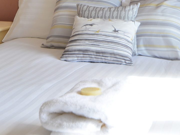 Exclusive holiday rentals Kerry - Towels on bed