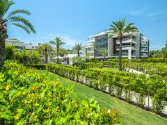 5 Star holiday lets Antibes - Grounds in Parc du cap