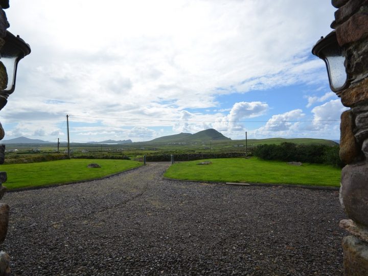 Exclusive Holiday Lets on the Wild Atlantic Way - Driveway