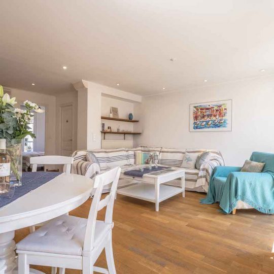 Holiday homes Nice - Living and Dining area