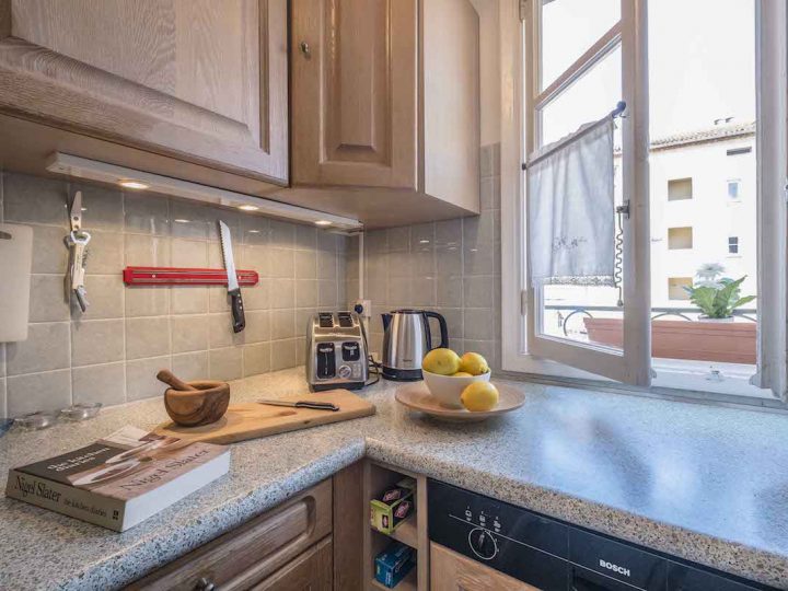 Holiday Letting Nice - Kitchen worktop